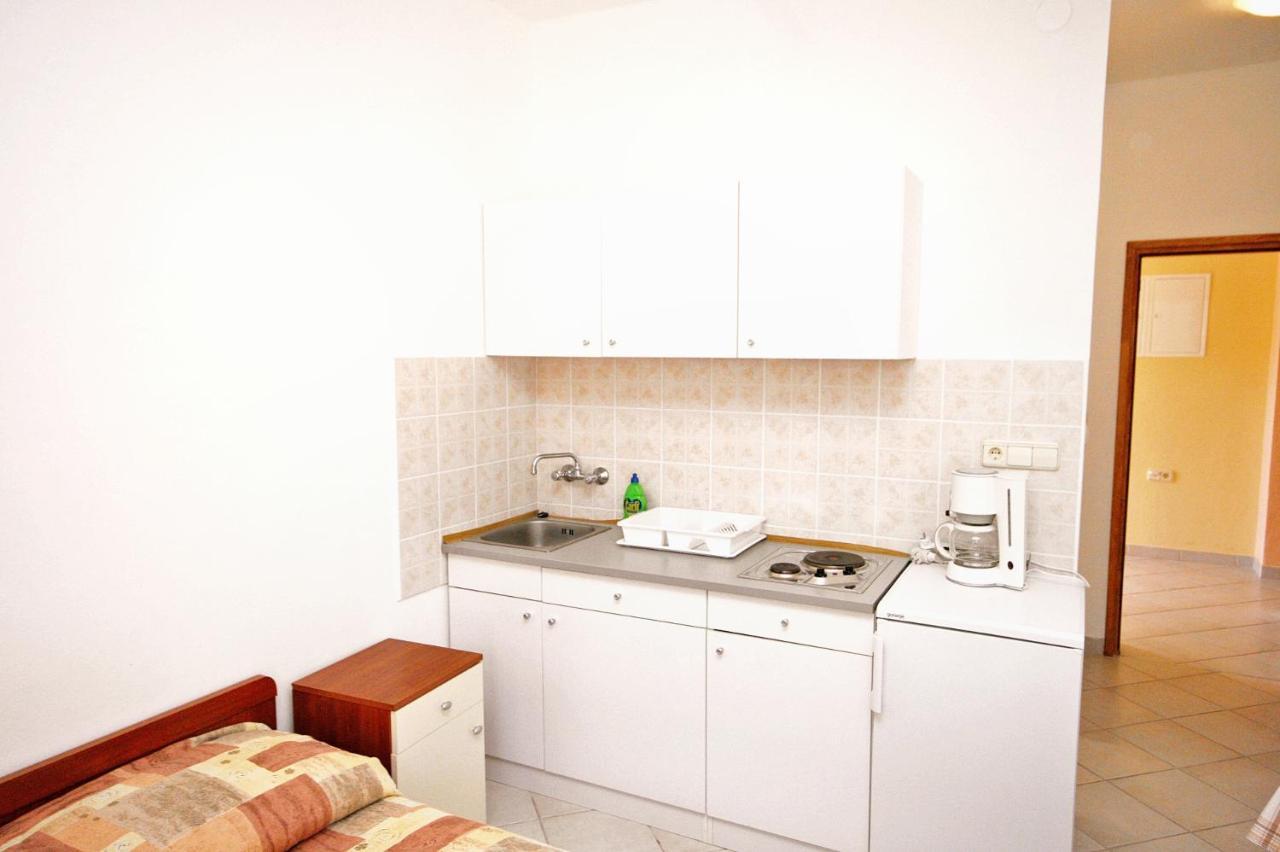 Apartments With A Parking Space Rovanjska, Paklenica - 6209 Bagian luar foto