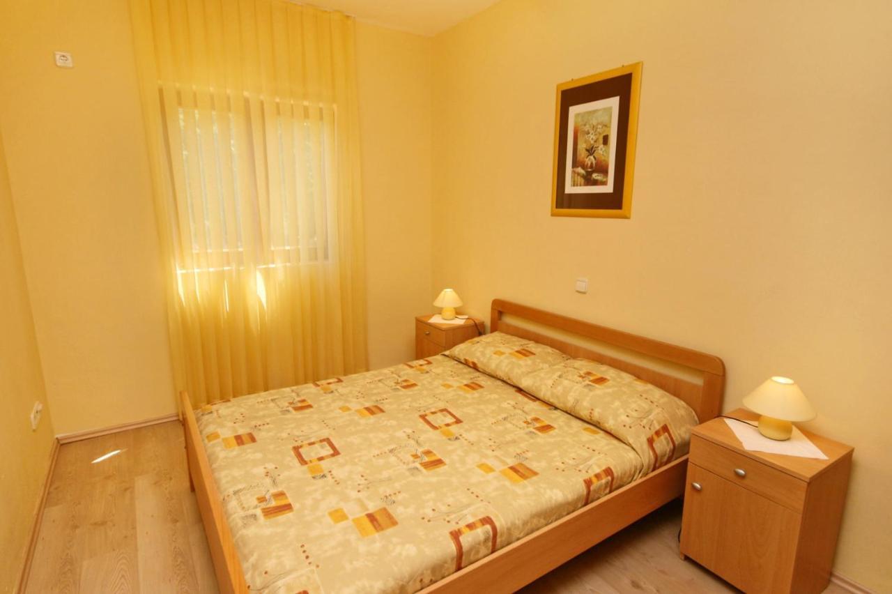 Apartments With A Parking Space Rovanjska, Paklenica - 6209 Bagian luar foto